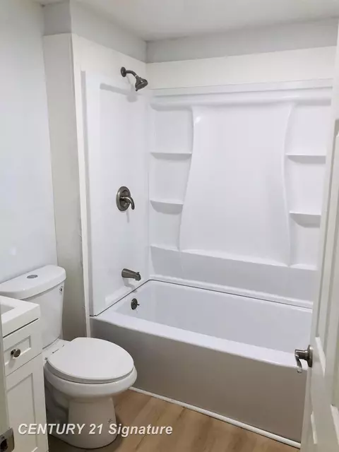 Bath - 1540 Pound, Flint, MI 48532 photo 3 of 3