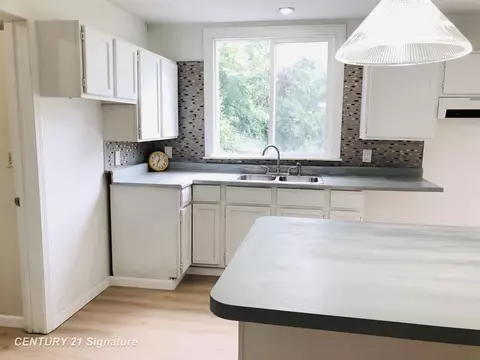 Kitchen - 1540 Pound, Flint, MI 48532 photo 3 of 4