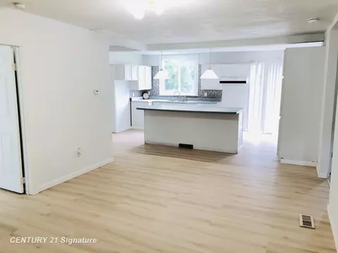 Living - 1540 Pound, Flint, MI 48532 photo 2 of 3