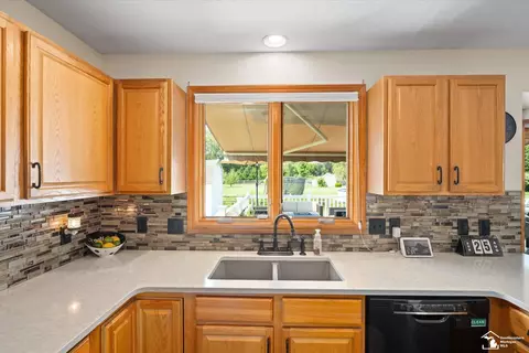 607 Webber, Temperance, MI 48182 photo 17