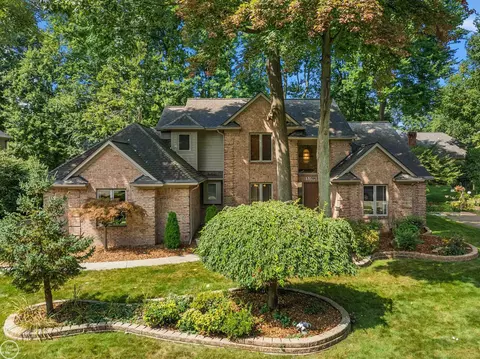 53591 Hunters Xing, Shelby Township, MI 48315