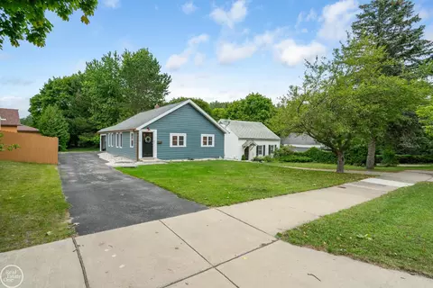 Exterior - 1115 E Mitchell, Petoskey, MI 49770 photo 2 of 2