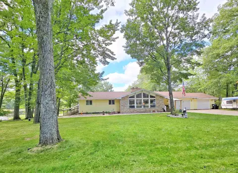 w8709 Lakeview Drive, Iron Mountain, MI 49801