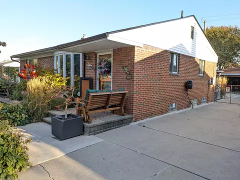 21536 Parkway, Saint Clair Shores, MI 48082