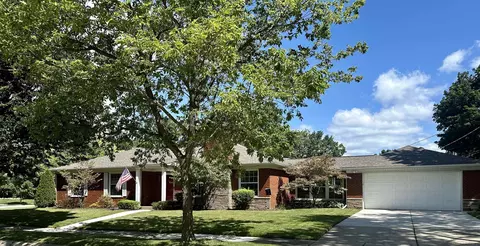 19924 W William, Grosse Pointe Woods, MI 48236