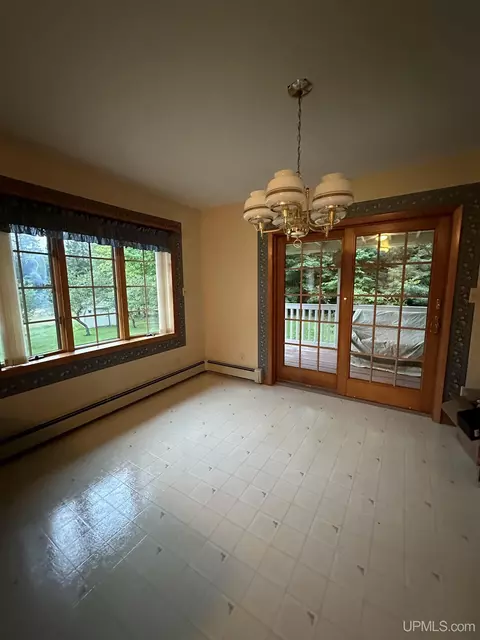 8622 M5, Escanaba, MI 49829 photo 3