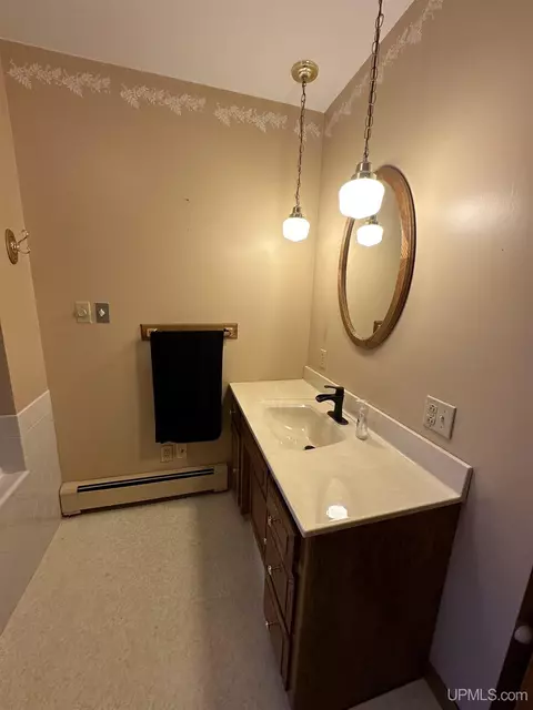 8622 M5, Escanaba, MI 49829 photo 11