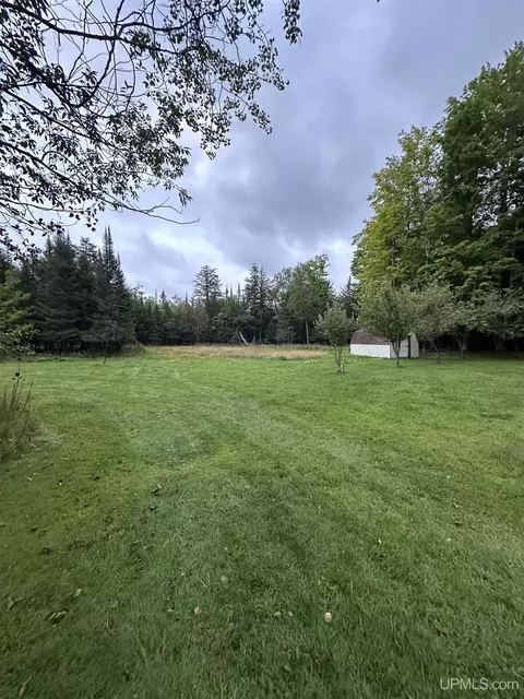 8622 M5, Escanaba, MI 49829 photo 14