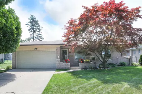 14392 Dresden, Sterling Heights, MI 48312