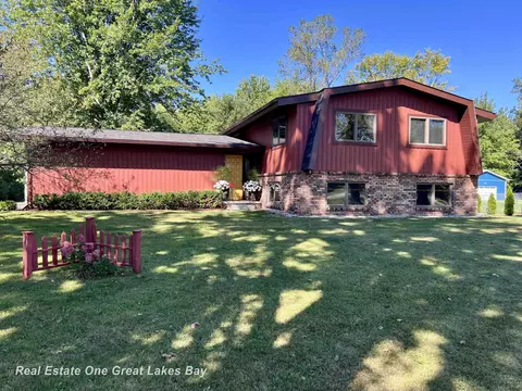 1850 S Poseyville, Midland, MI 48640