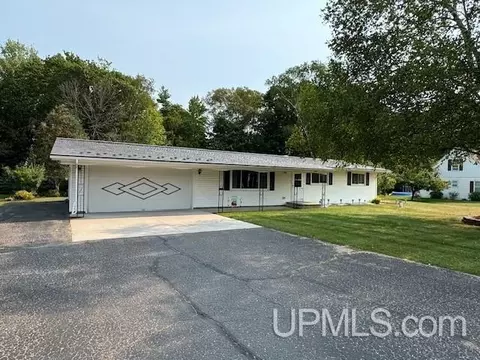 7326 County 426 M5, Gladstone, MI 49837