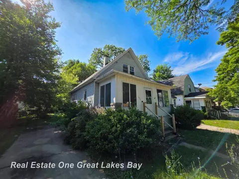 1411 N Clinton, Saginaw, MI 48602