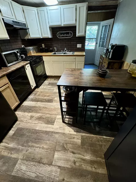 Kitchen - 205 Pine St, Omer, MI 48749 photo 1 of 2