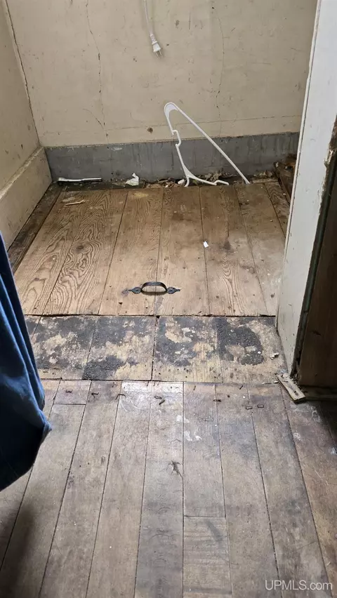 Bath - 210 N 17th, Gladstone, MI 49837 photo 3 of 3