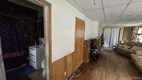 Entry Way - 210 N 17th, Gladstone, MI 49837 photo 2 of 7