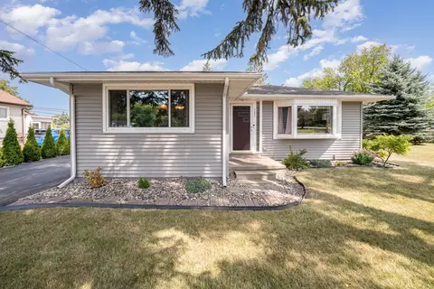 121 N Tuscola, Bay City, MI 48708
