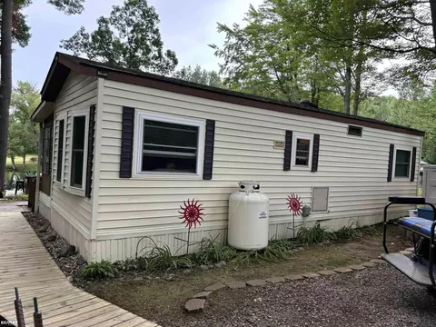 5916 Cedar Shrs #313, Harrison, MI 48625