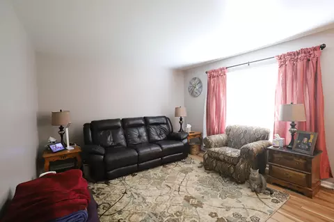 Living - 298 Diane, Flushing, MI 48433 photo 1 of 2