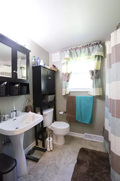 Bath - 298 Diane, Flushing, MI 48433 photo 2 of 2