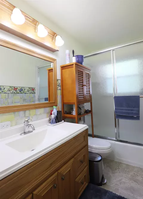 Bath - 298 Diane, Flushing, MI 48433 photo 1 of 2