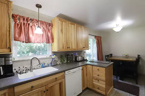 Kitchen - 298 Diane, Flushing, MI 48433 photo 3 of 5