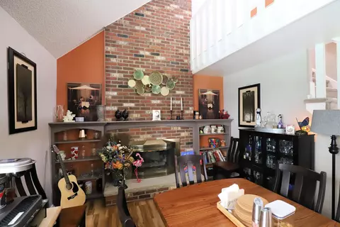Dining - 298 Diane, Flushing, MI 48433 photo 2 of 4