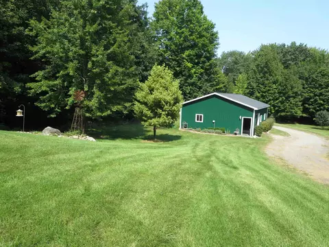 Exterior - 3311 N Hoover, Gladwin, MI 48624 photo 11 of 33