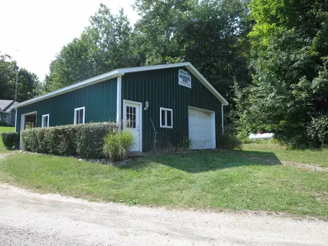 Exterior - 3311 N Hoover, Gladwin, MI 48624 photo 1 of 33