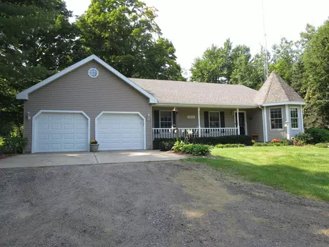 Exterior - 3311 N Hoover, Gladwin, MI 48624 photo 4 of 33