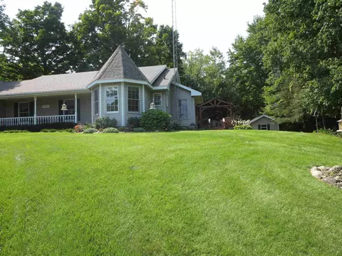 Exterior - 3311 N Hoover, Gladwin, MI 48624 photo 6 of 33