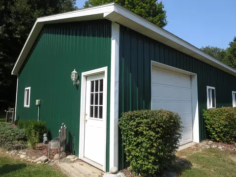 Exterior - 3311 N Hoover, Gladwin, MI 48624 photo 16 of 33