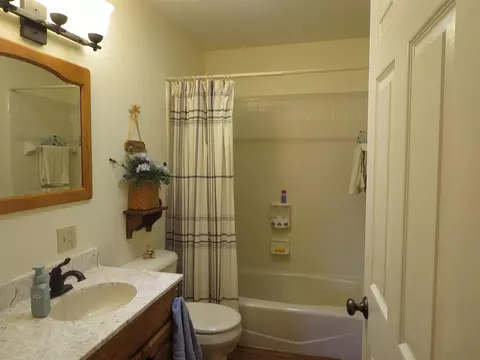 Bath - 3311 N Hoover, Gladwin, MI 48624 photo 1 of 3