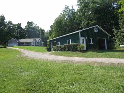 Exterior - 3311 N Hoover, Gladwin, MI 48624 photo 26 of 33