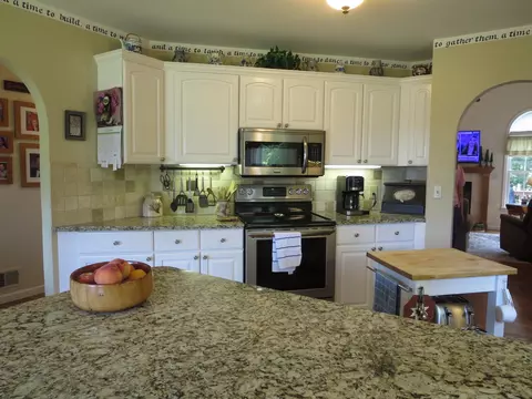 Kitchen - 3311 N Hoover, Gladwin, MI 48624 photo 3 of 3