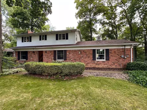 12236 Dollar Lk, Fenton, MI 48430