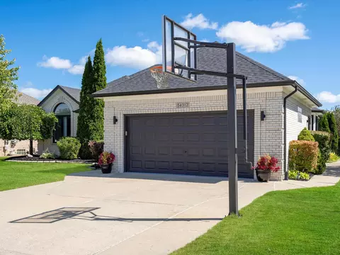 54312 Nicholas, Macomb, MI 48042 photo 3