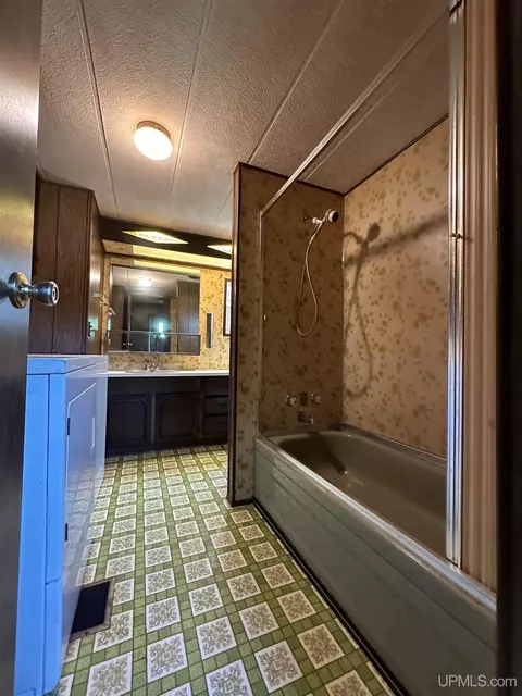 3958 County 416 20th, Gladstone, MI 49837 photo 13