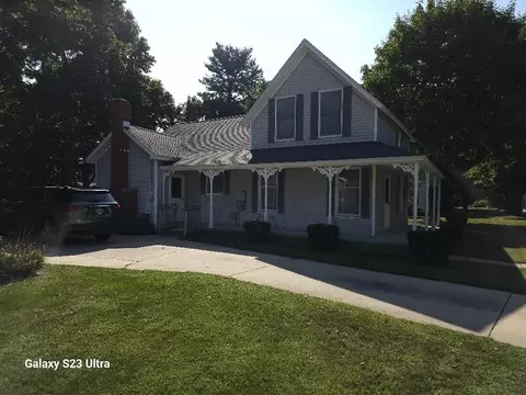 Exterior - 441 W Beech, Gladwin, MI 48624 photo 9 of 14