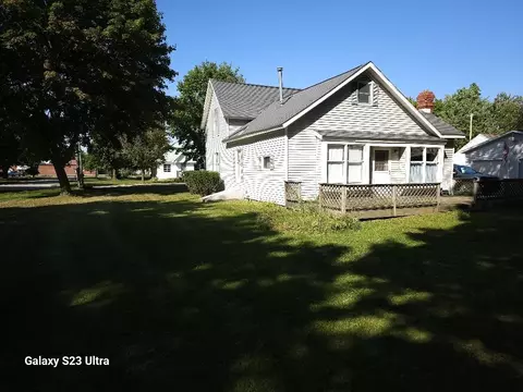 Exterior - 441 W Beech, Gladwin, MI 48624 photo 2 of 14
