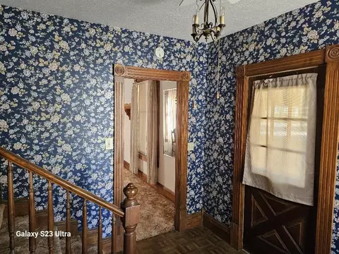 Entry Way - 441 W Beech, Gladwin, MI 48624 photo 2 of 3