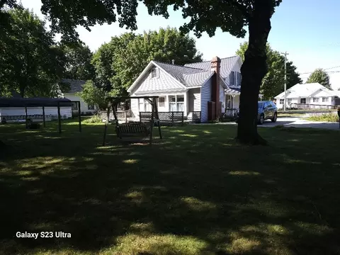 Exterior - 441 W Beech, Gladwin, MI 48624 photo 7 of 14