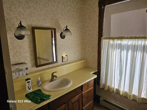 Bath - 441 W Beech, Gladwin, MI 48624 photo 2 of 4