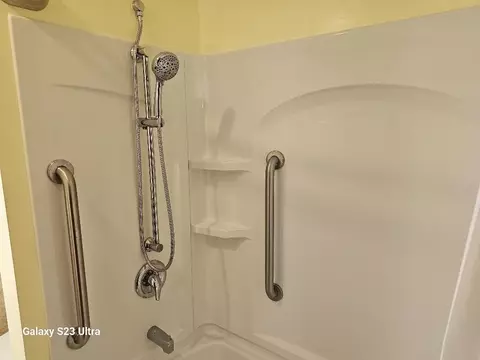 Bath - 441 W Beech, Gladwin, MI 48624 photo 4 of 4