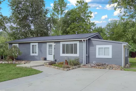 1309 N Pine Riv, Smiths Creek, MI 48074