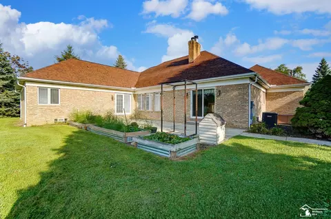 Exterior - 4101 E Dunbar, Monroe, MI 48161 photo 6 of 12