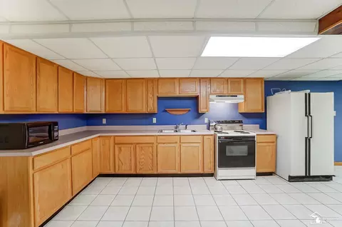 Kitchen - 4101 E Dunbar, Monroe, MI 48161 photo 7 of 8