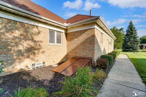 Exterior - 4101 E Dunbar, Monroe, MI 48161 photo 10 of 12