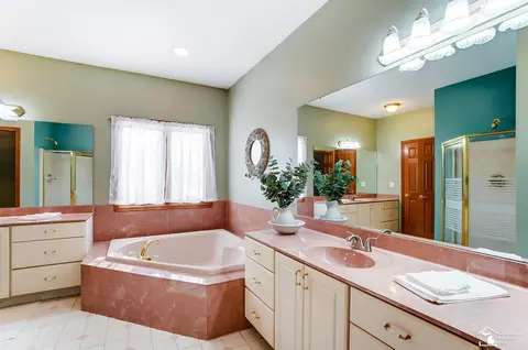 Bath - 4101 E Dunbar, Monroe, MI 48161 photo 1 of 11
