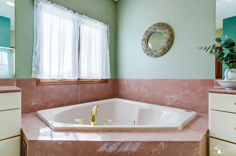 Bath - 4101 E Dunbar, Monroe, MI 48161 photo 3 of 11