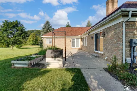 Exterior - 4101 E Dunbar, Monroe, MI 48161 photo 7 of 12